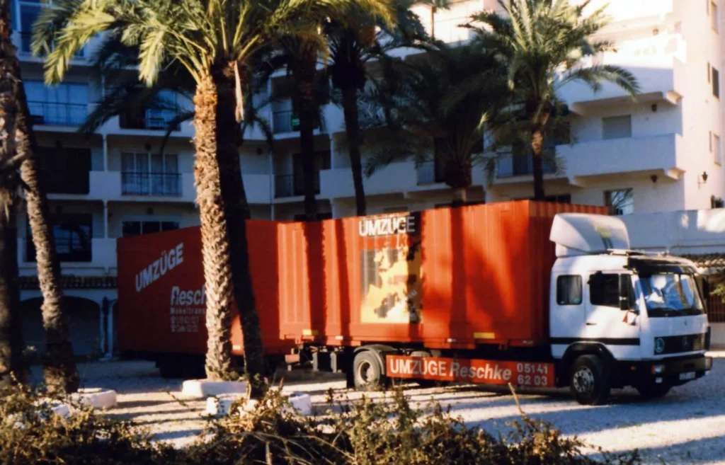 Reschke LKW mit Palmen
